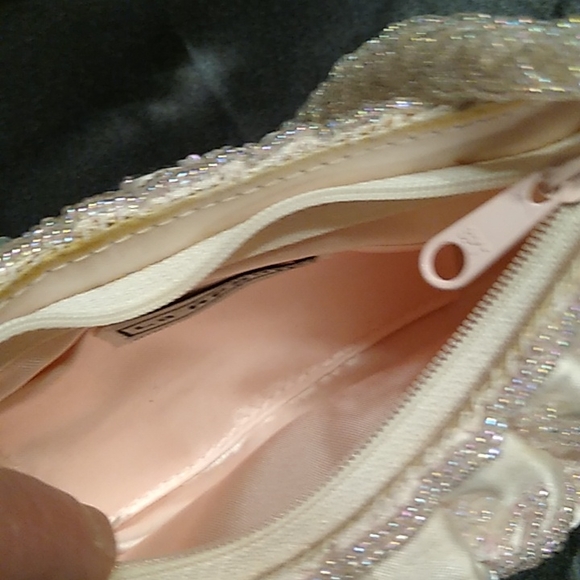 PALE PINK BEADED AND SEQUIN PURSE***HOST PICK ***05/31 - Picture 3 of 5